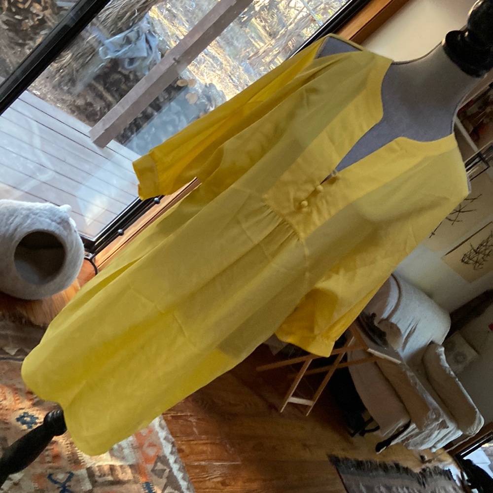 BCBGMAXAZRIA refreshing lemon loose 💯% silk dress